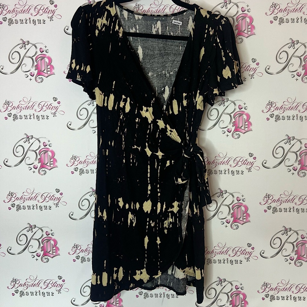 Matty M dress tie dye black and Cream tie up waist cinch flattering snatched